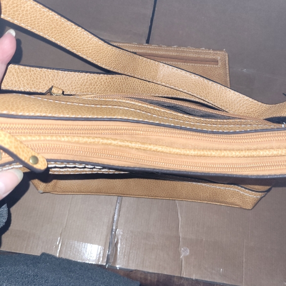 Concept brand Tan Shoulder Bag And Wallet. - Picture 8 of 16